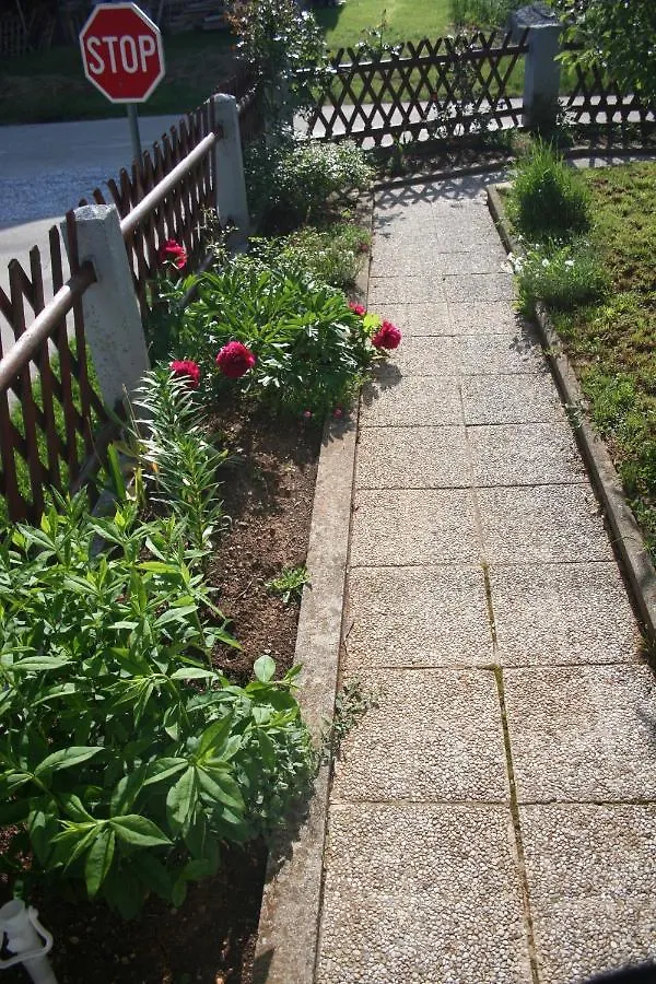 Homestay Michaela Apartment Gracac