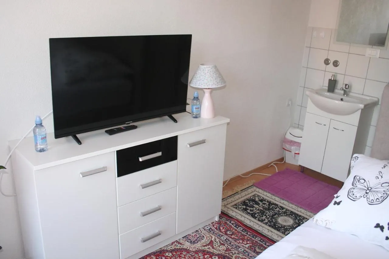 Michaela Apartment Gracac  Homestay Gracac (Zadar)